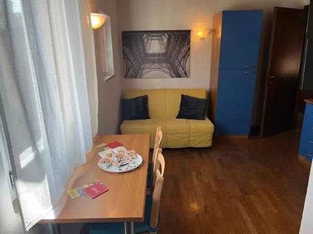 Apartamento La Mansarda In Centro Módena Italia